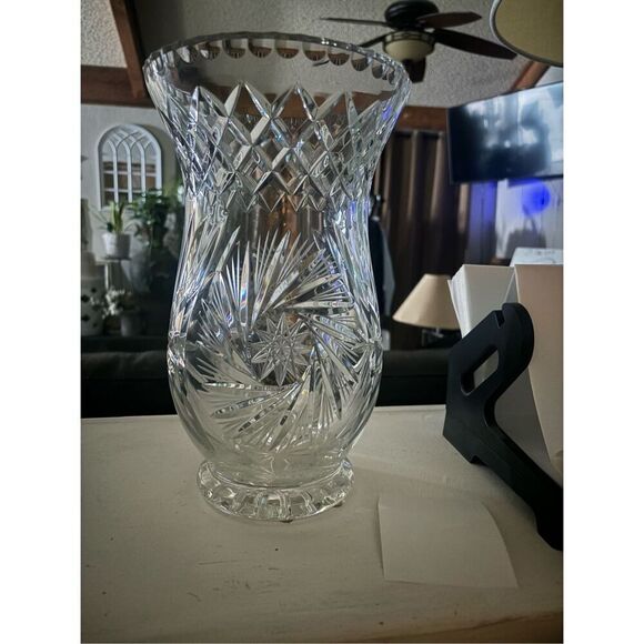 Vintage Crystal vase sunburst design - Picture 14 of 16
